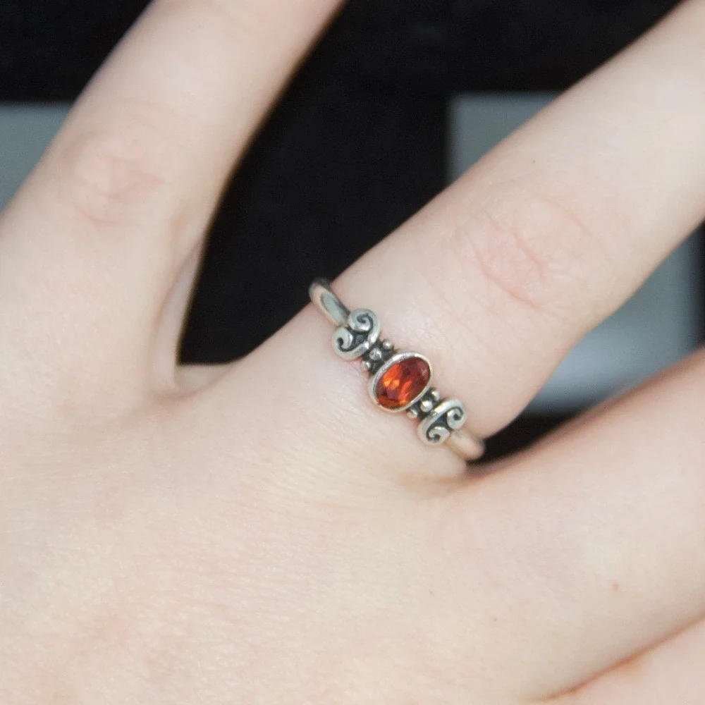 Vintage Sterling Silver Garnet Scroll Ring 925 Filigree Boho Band Size 6.75